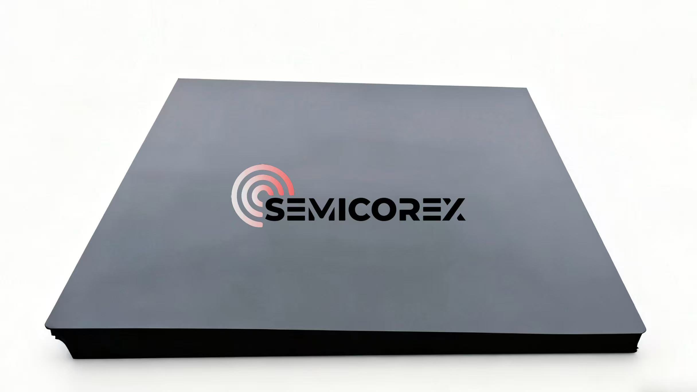 Hva er egenskapene til svart alumina keramikk