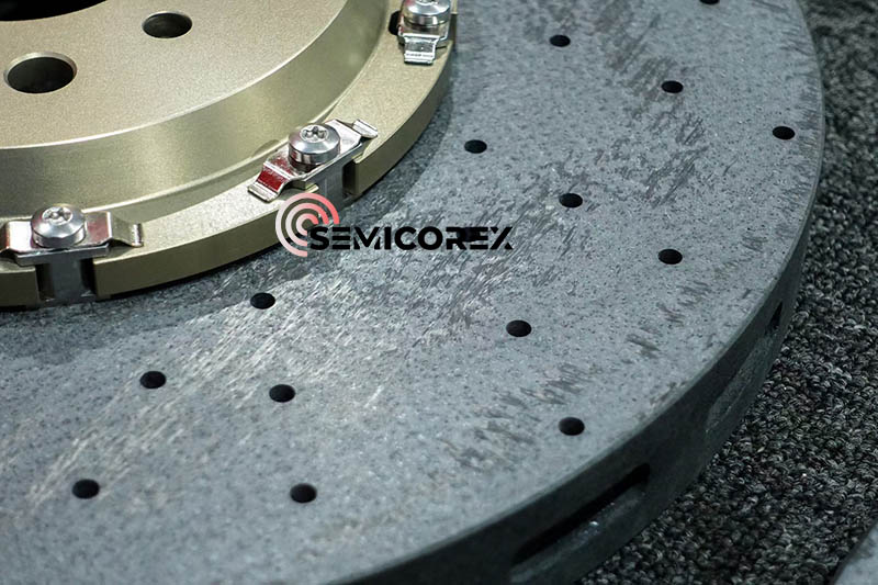 Analyse av karbon-keramiske kompositt bremsesystemer